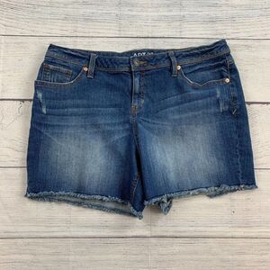Apt. 9 Jean Shorts 14 Denim Med Wash Distressed Frayed Hem 5" Inseam